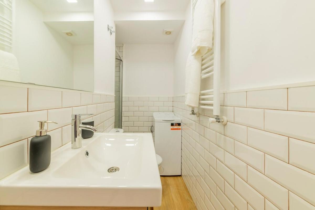 Encantador Apartamento Atocha Madrid Kültér fotó